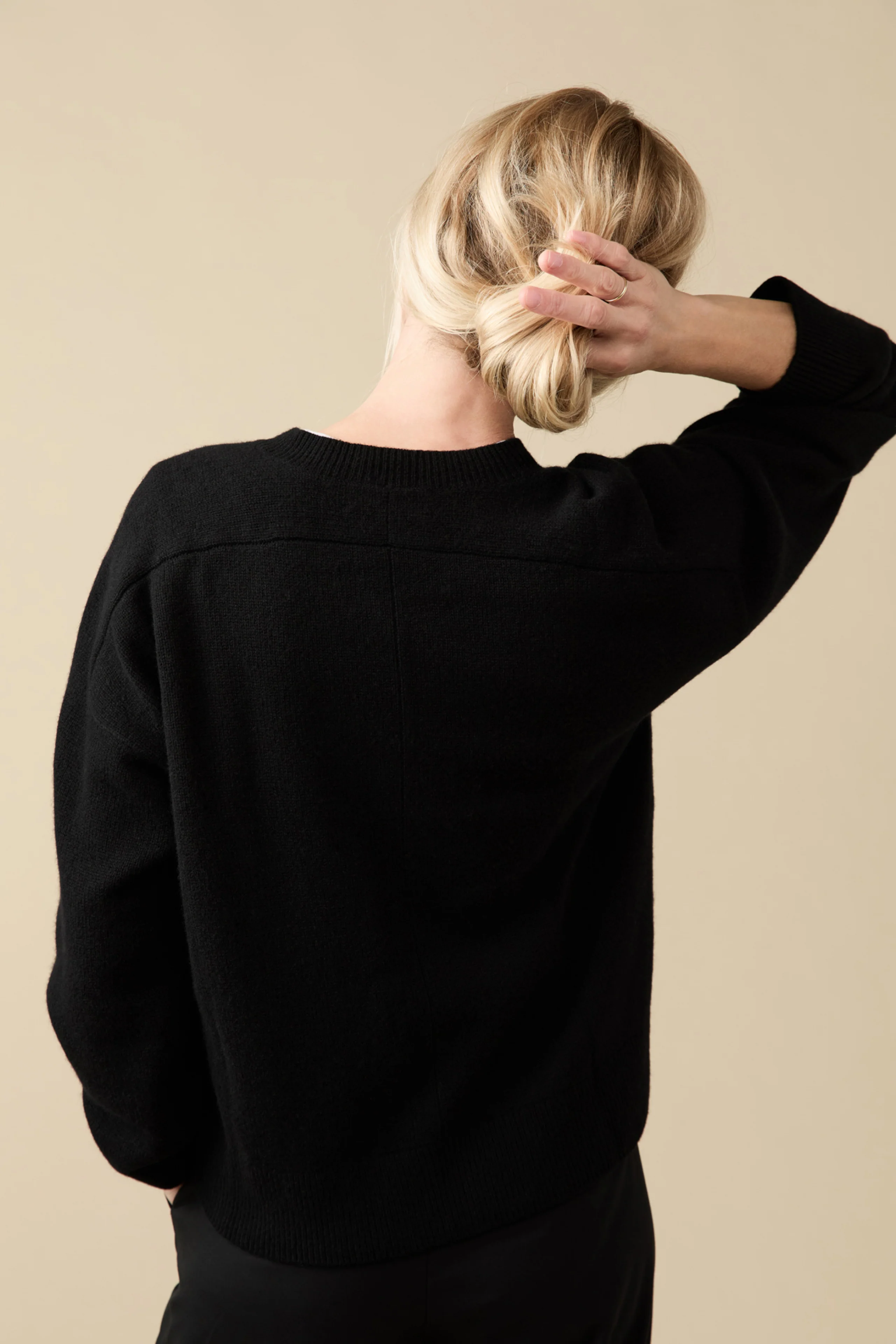 The Cashmere Crew in Black - Image 6