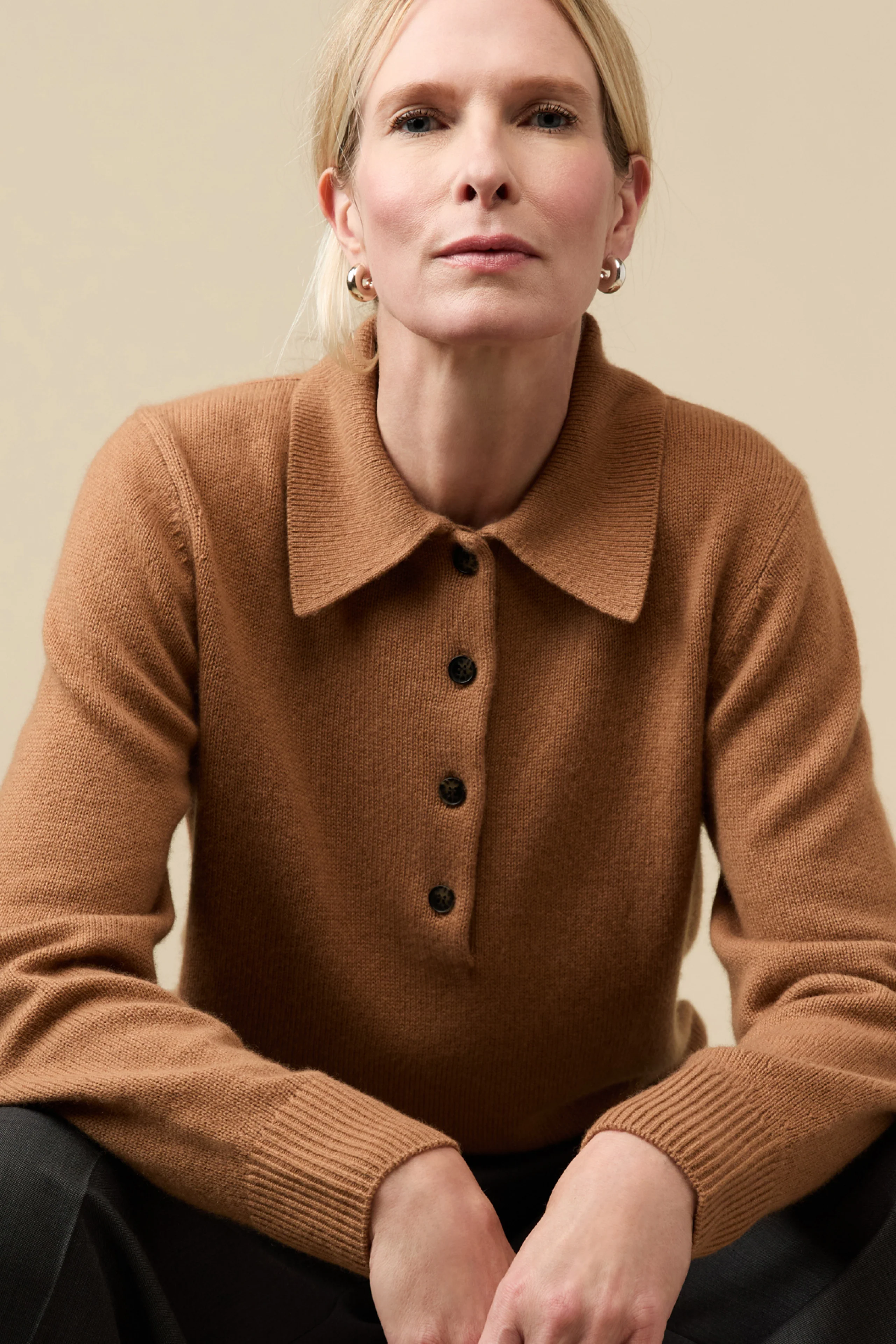 The Cashmere Polo in Camel - Image 3