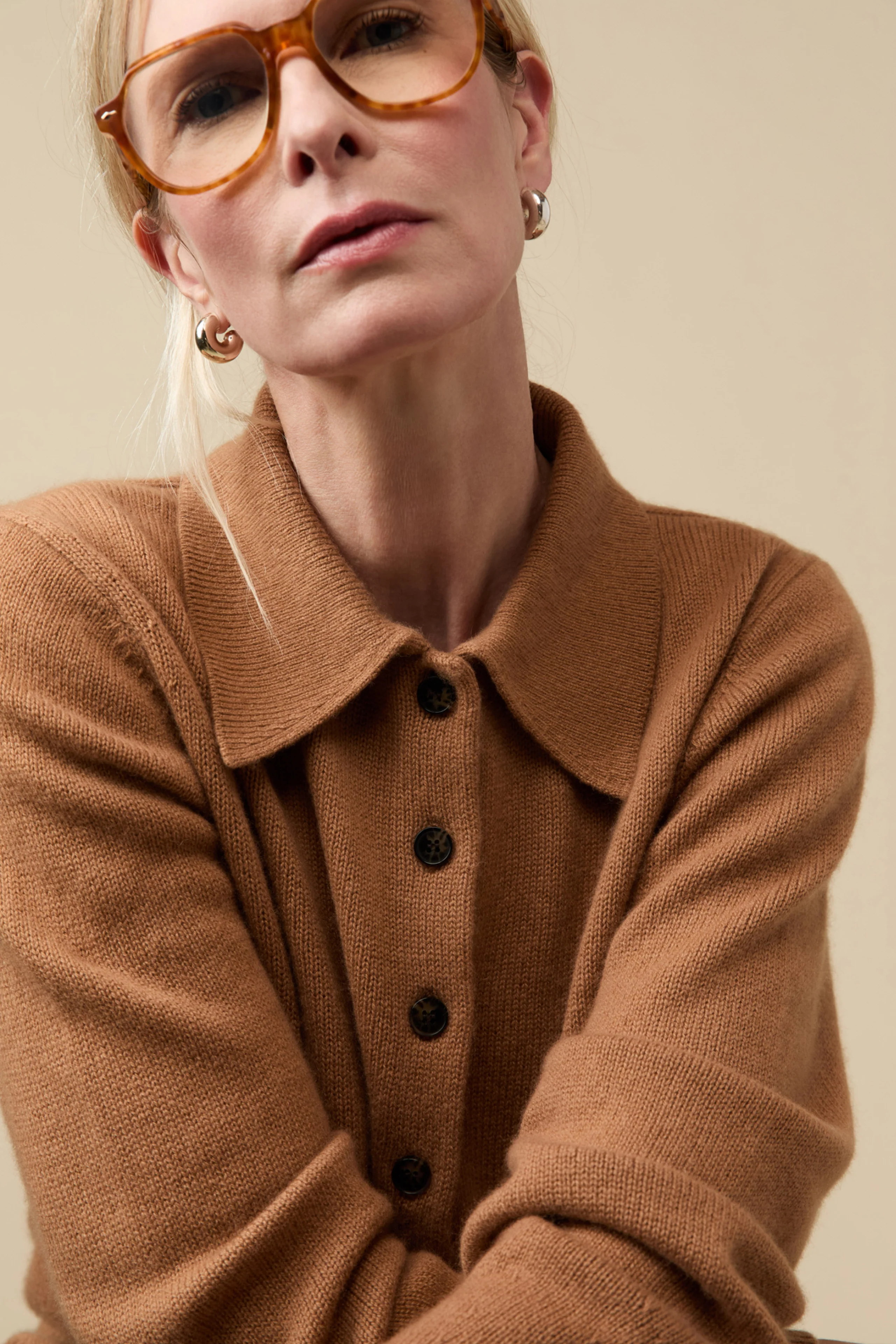 The Cashmere Polo in Camel - Image 4