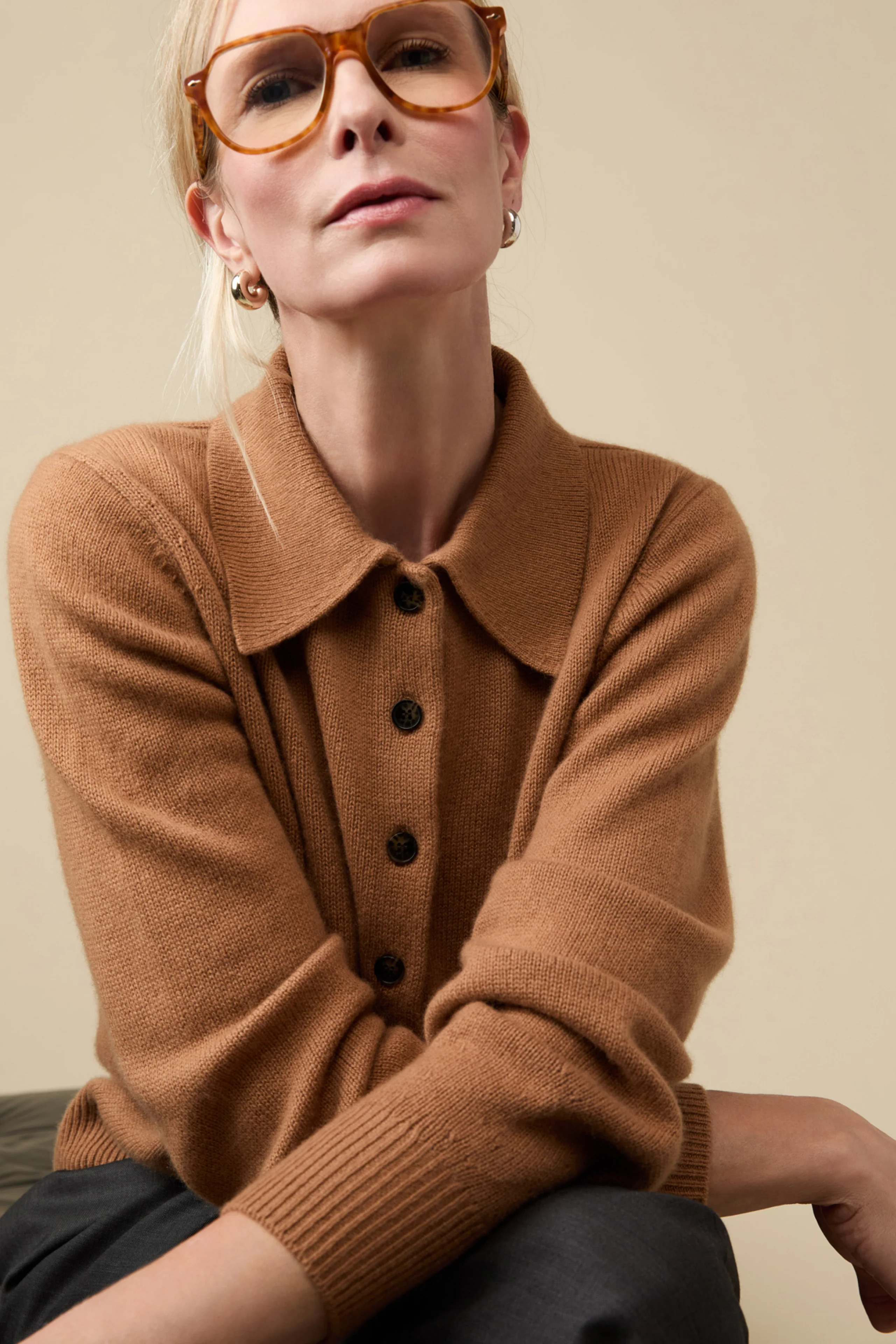 The Cashmere Polo in Camel - Image 6