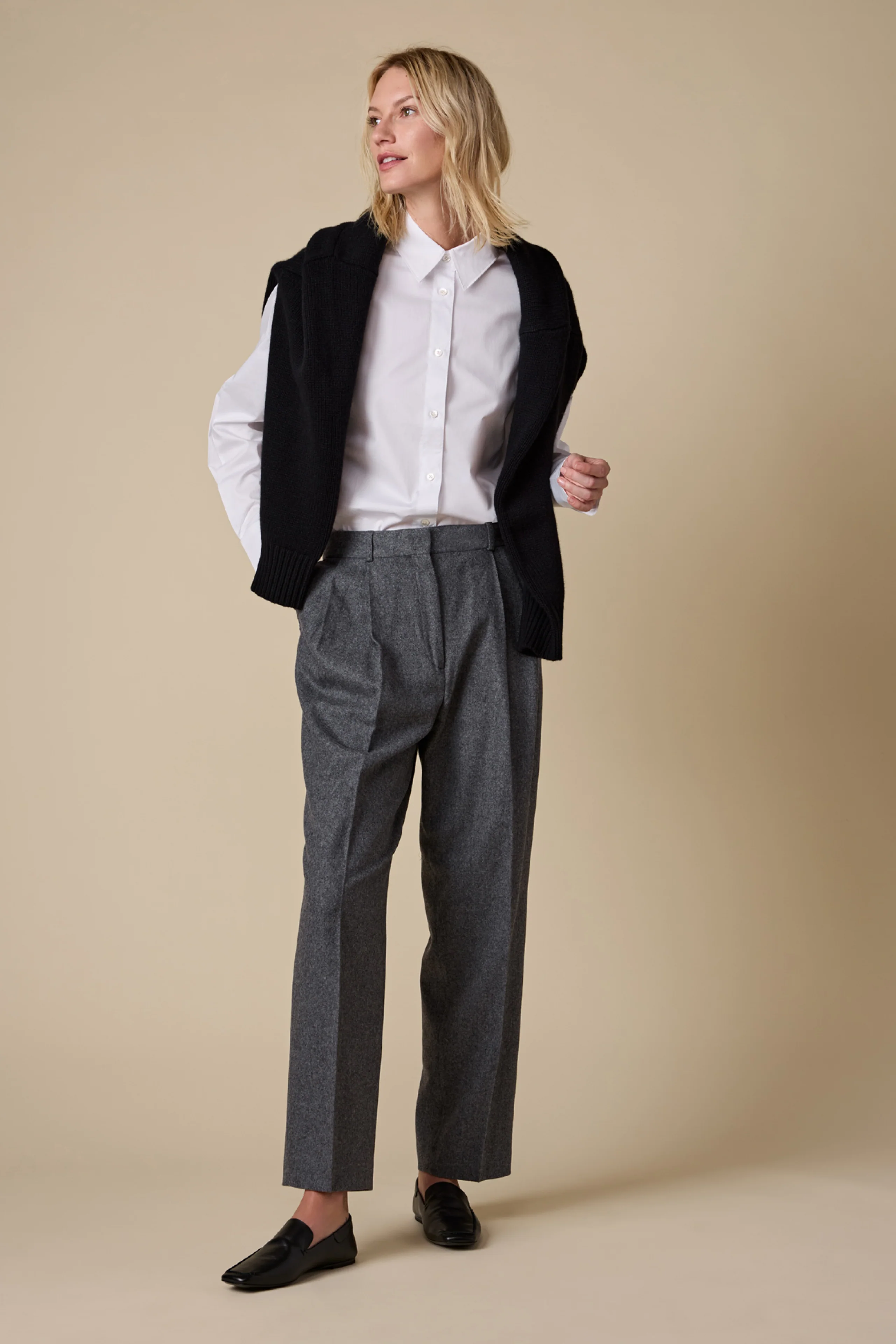 The Cashmere Signature Crew in Black - Image 3