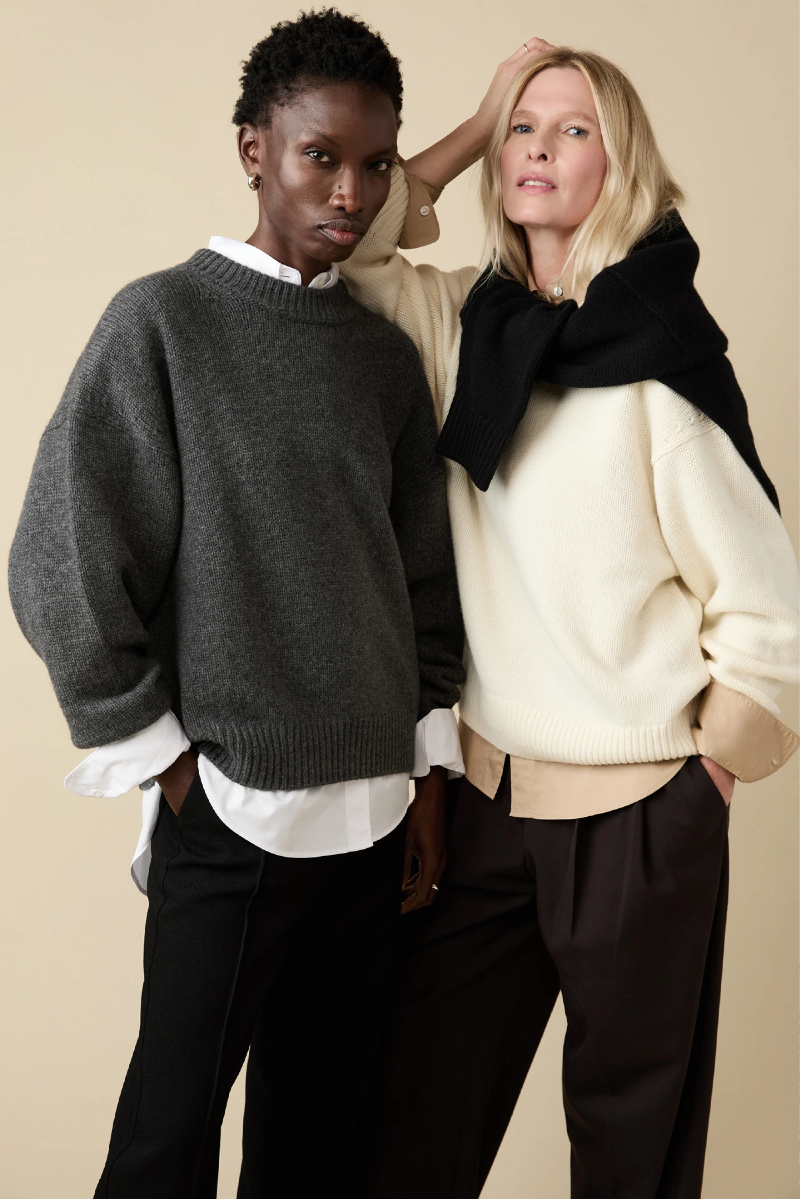 The Cashmere Signature Crew in Charcoal - Image 2