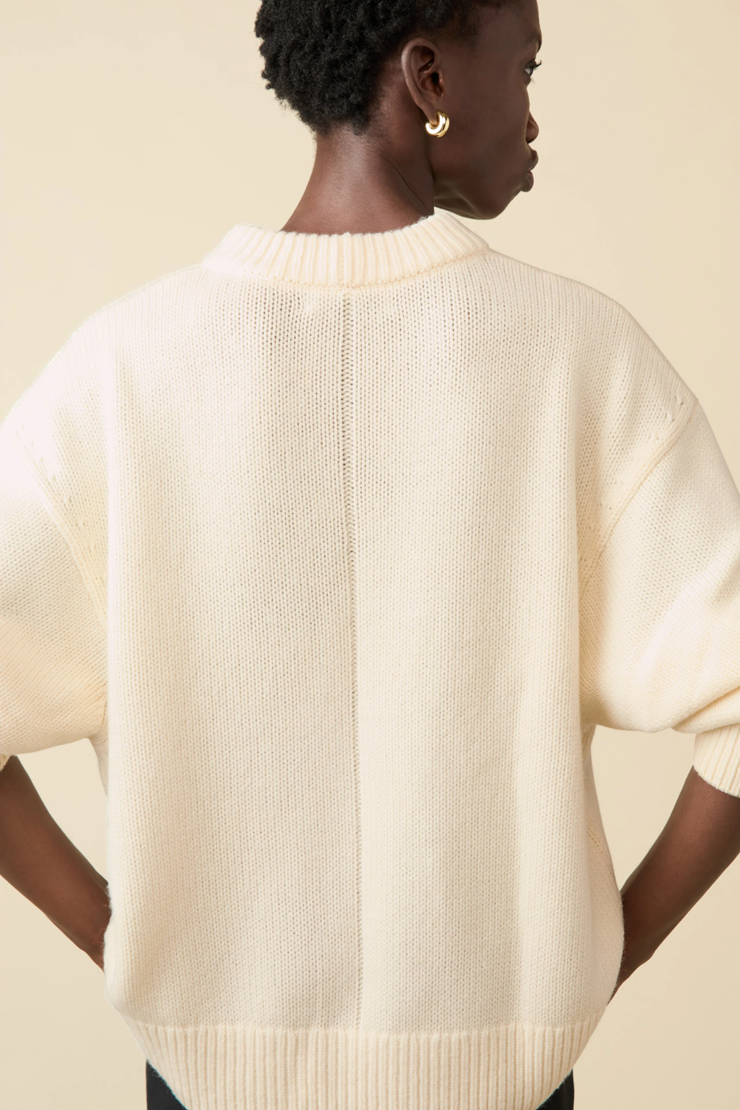 The Cashmere Signature Crew in Cream - Image 4
