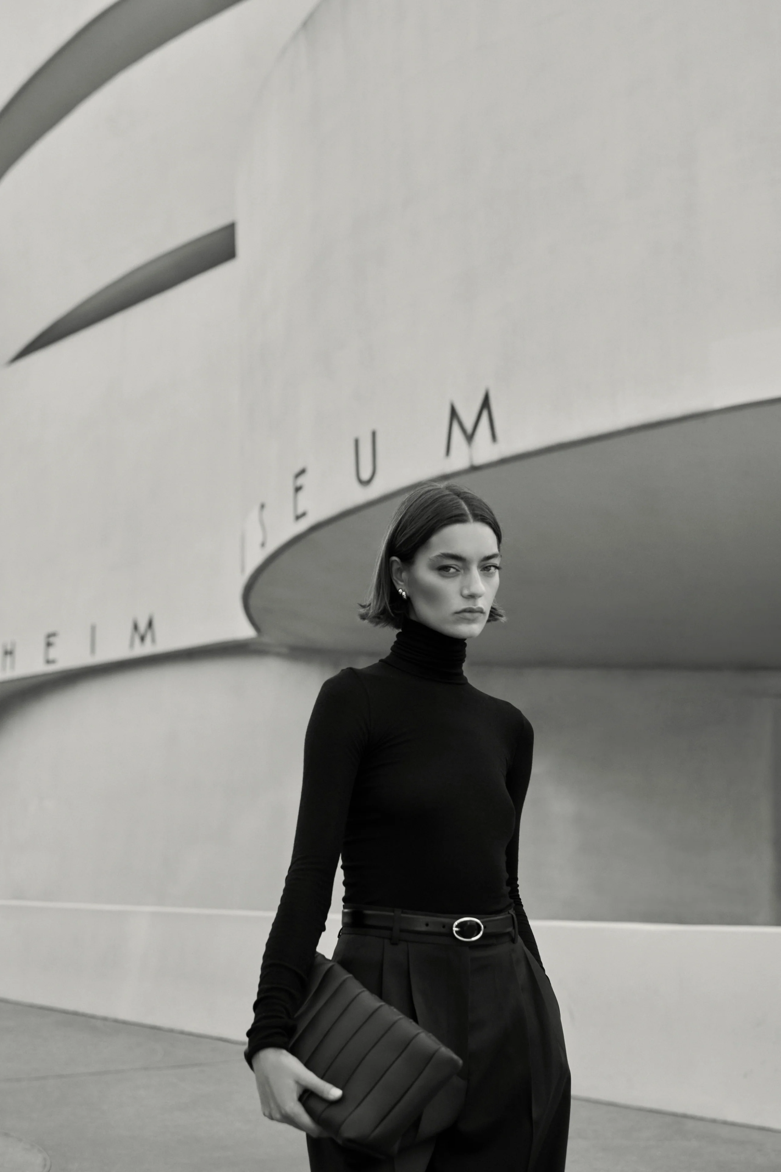 The Cashmere Turtleneck in Black - Image 3