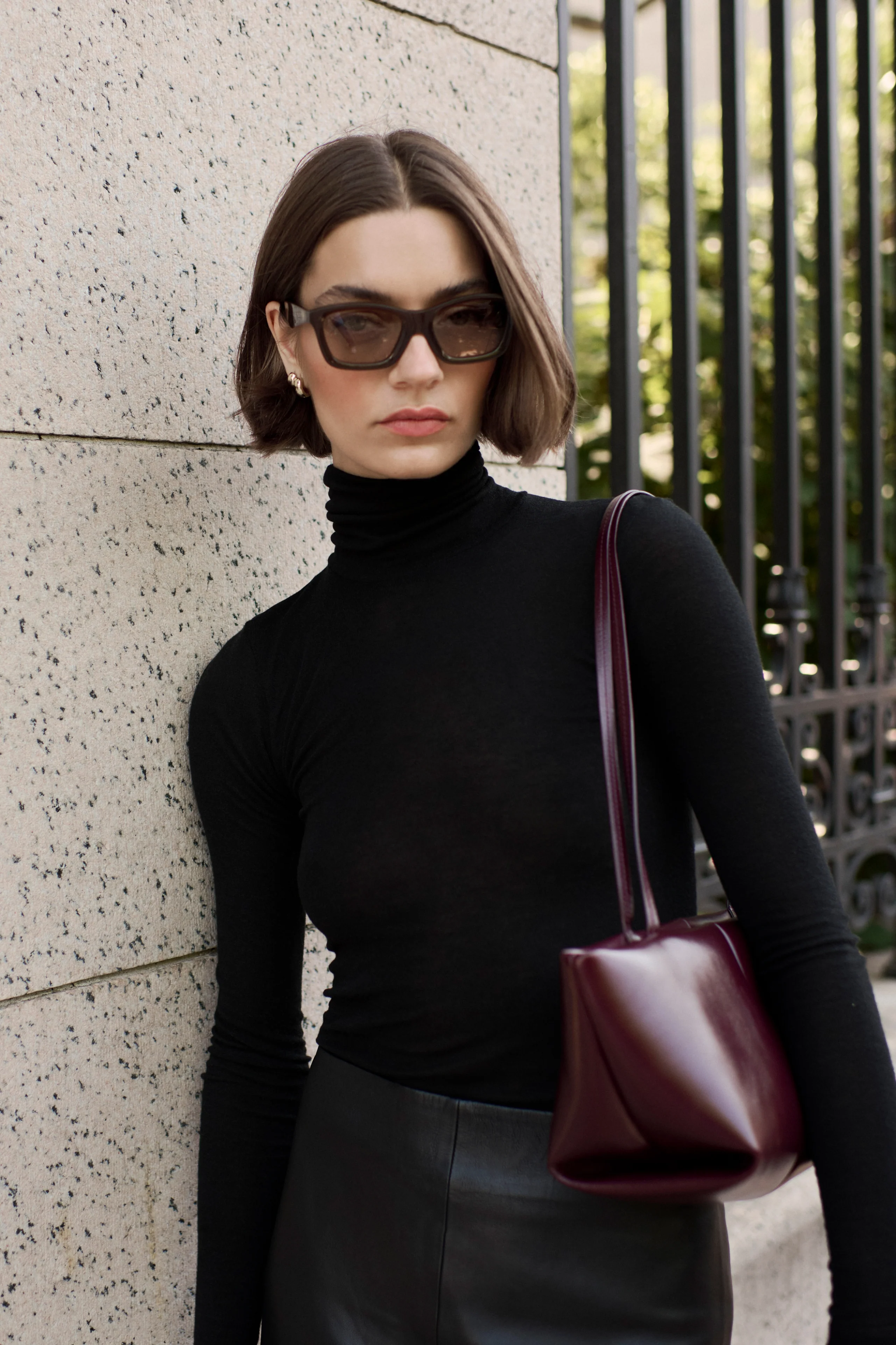 The Cashmere Turtleneck in Black - Image 4