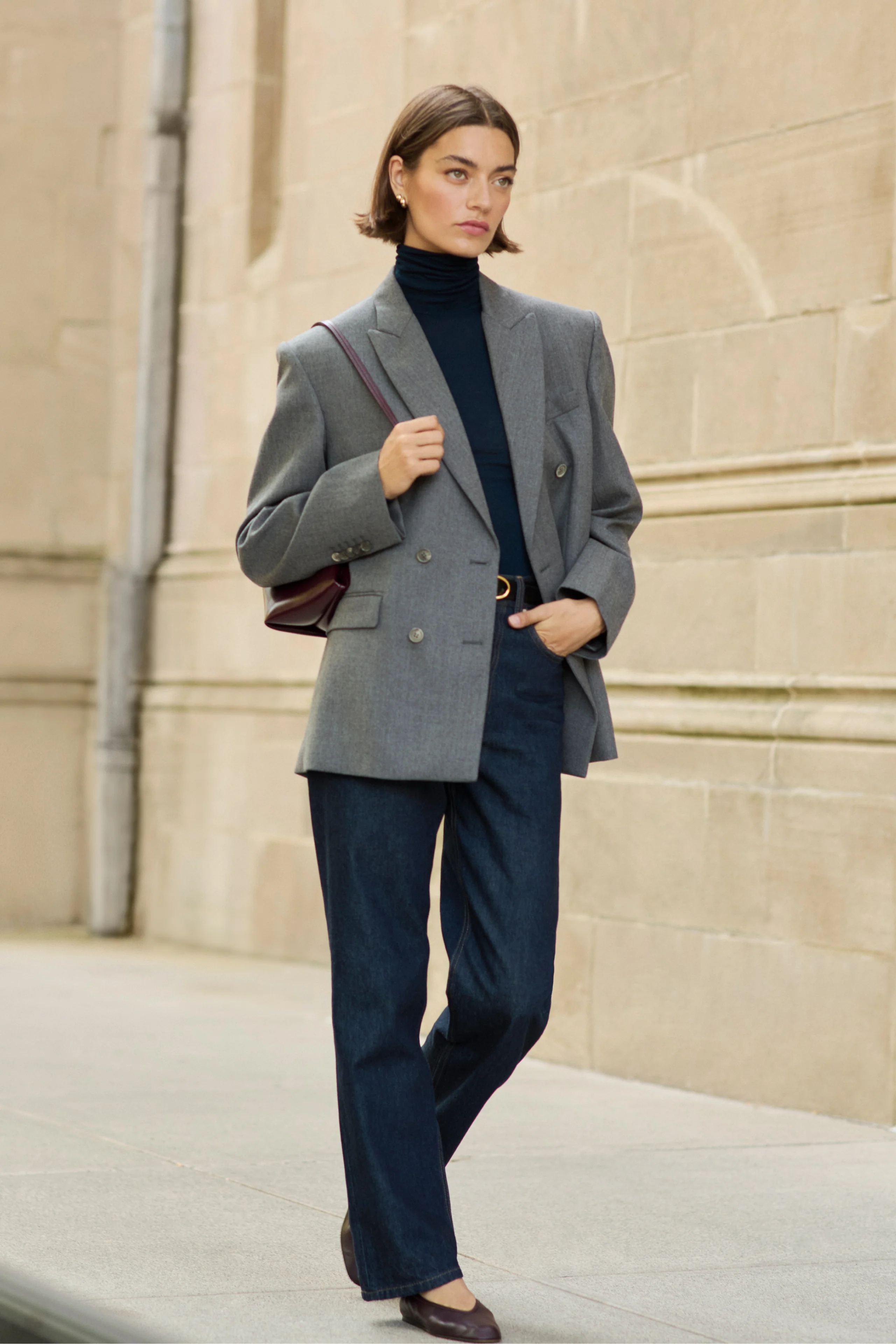 The Cashmere Turtleneck in Navy - Image 3