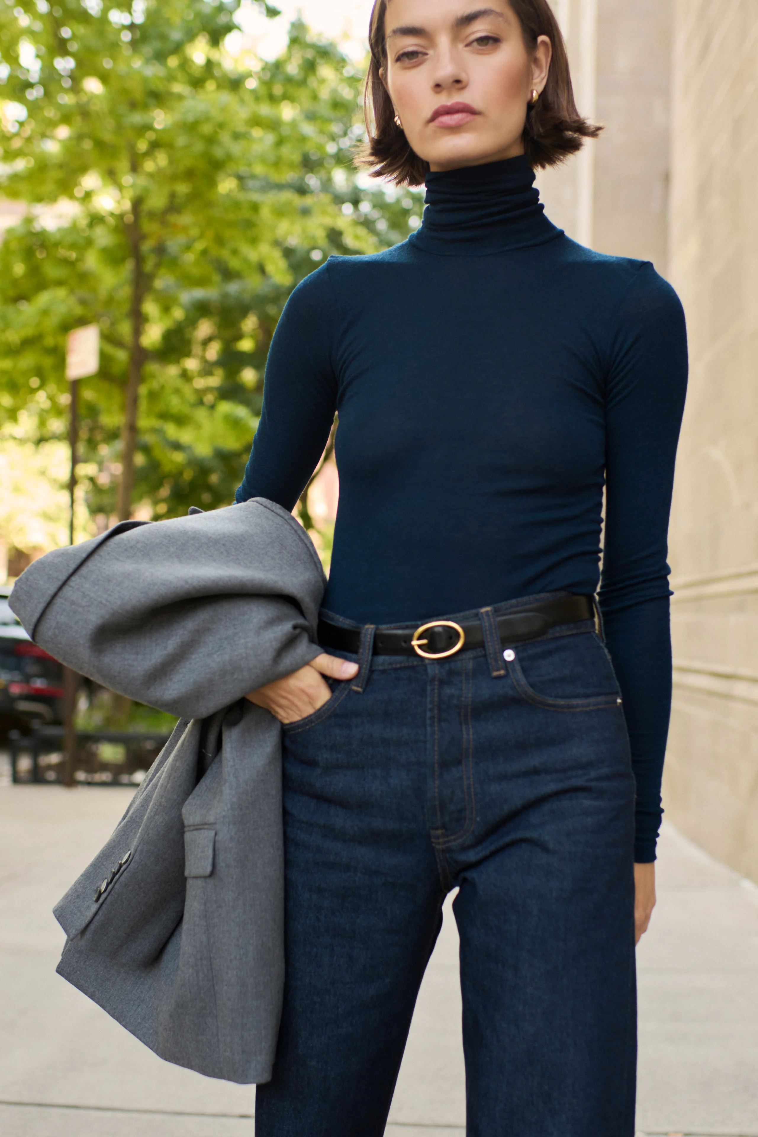 The Cashmere Turtleneck in Navy - Image 6