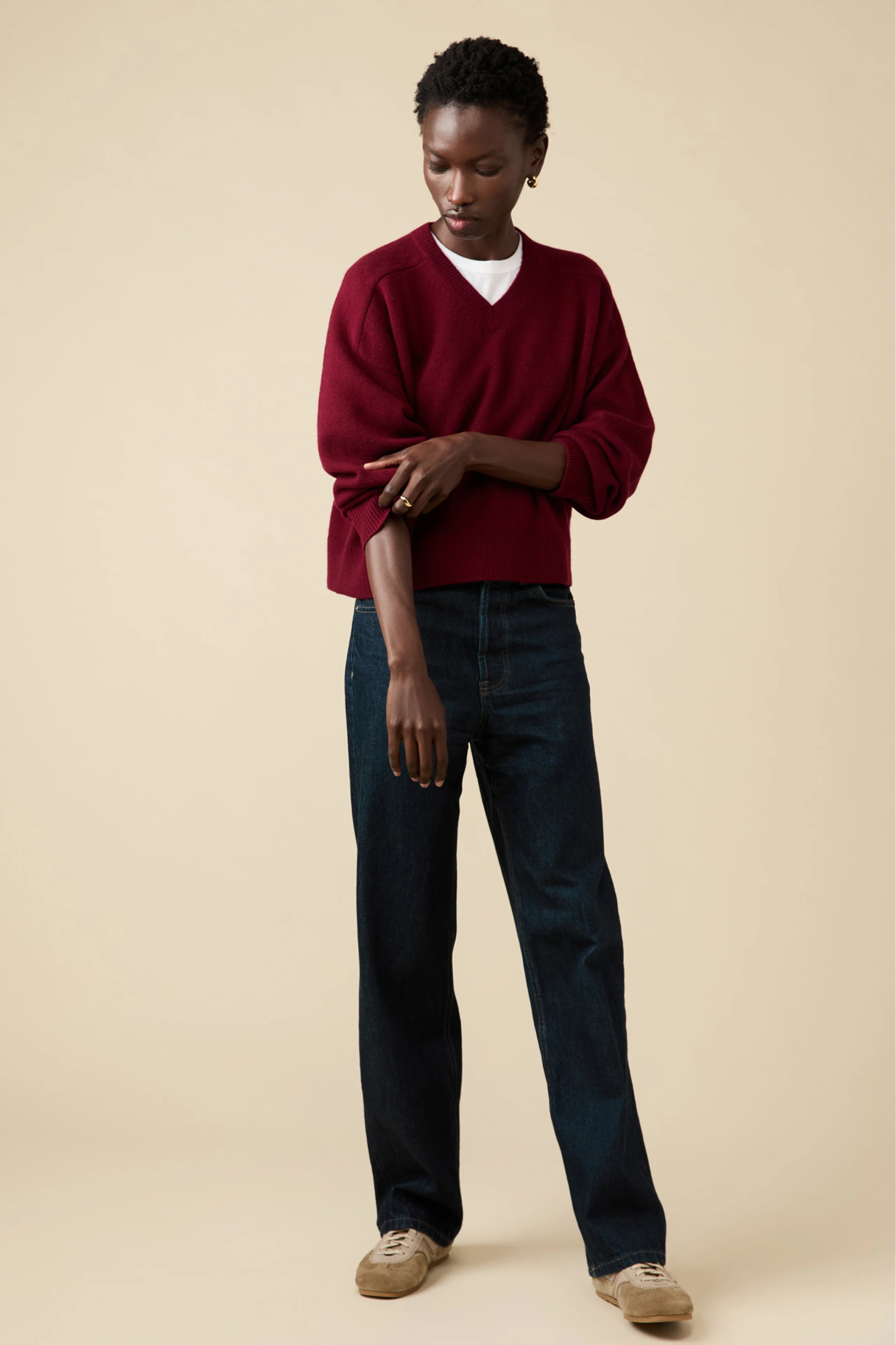 The Cashmere V-Neck in Wine - Image 3