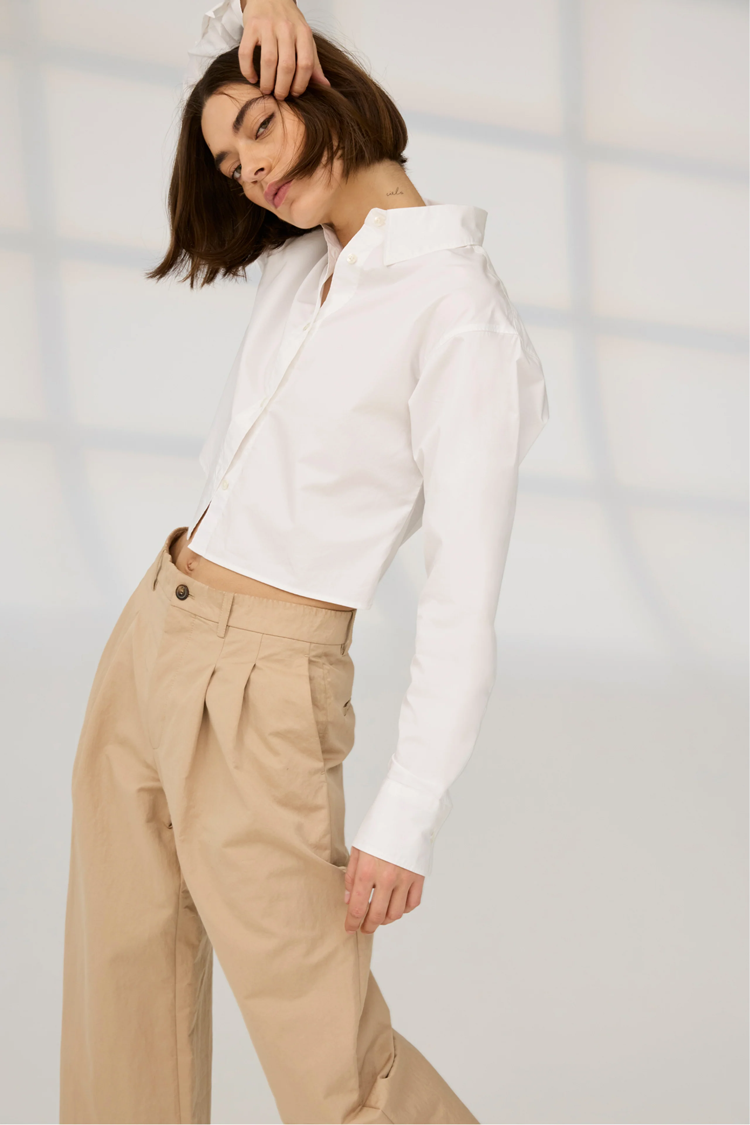 The Cropped Everything Shirt in White - Image 3