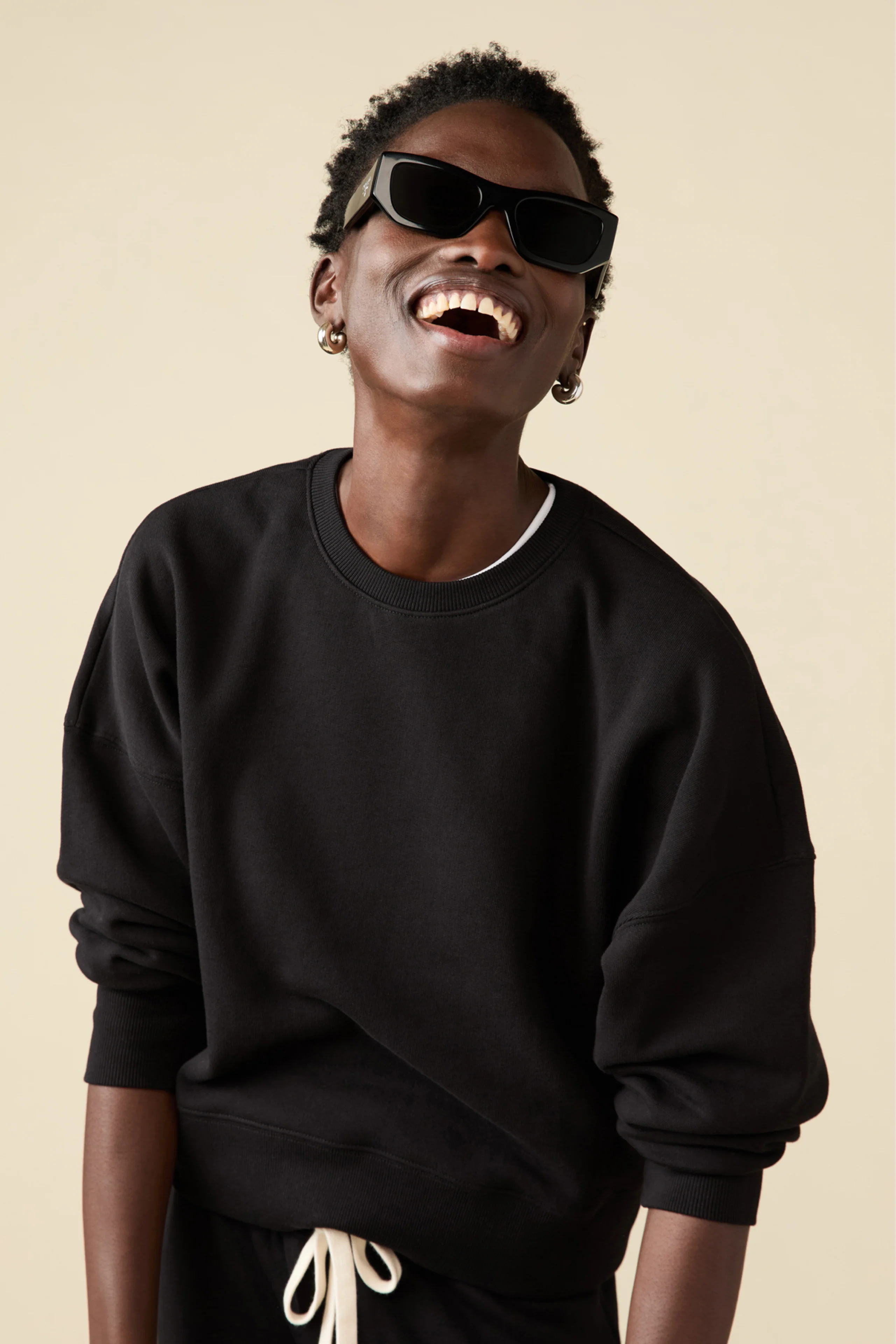 The Everyday Sweatshirt in Black - Image 4