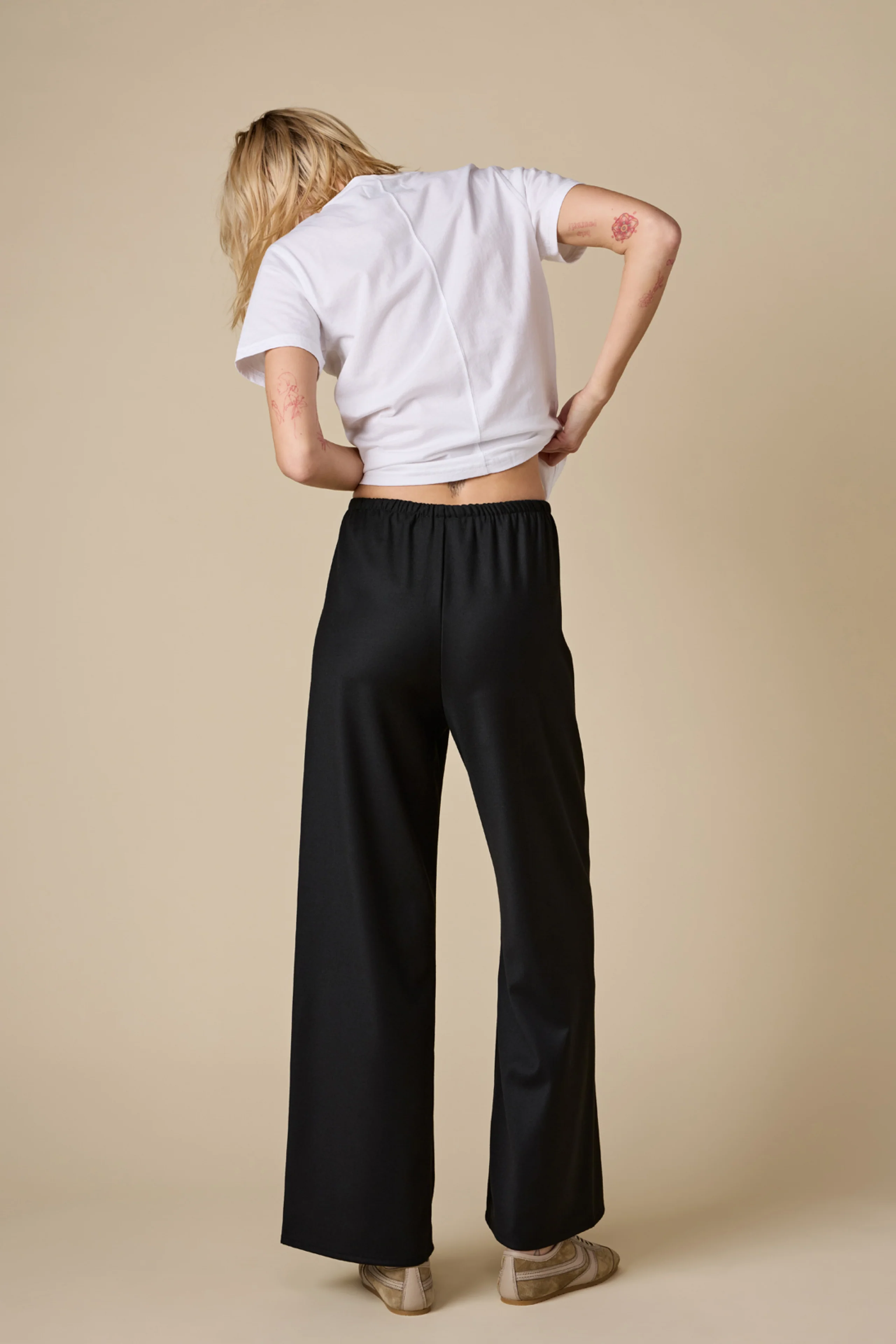 The Everything Pant in Black - Image 6
