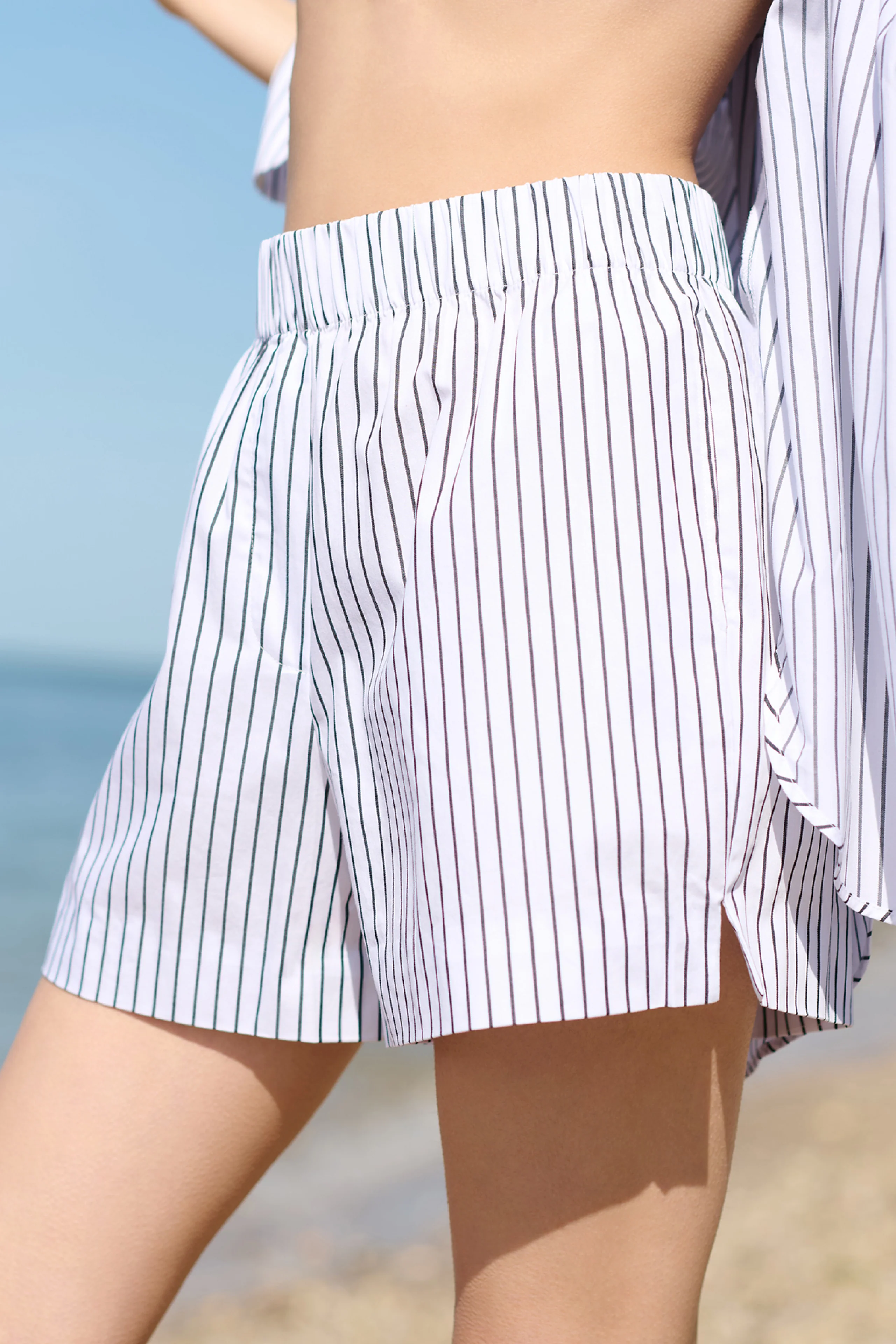 The Everything Short in Black Stripe - Image 4