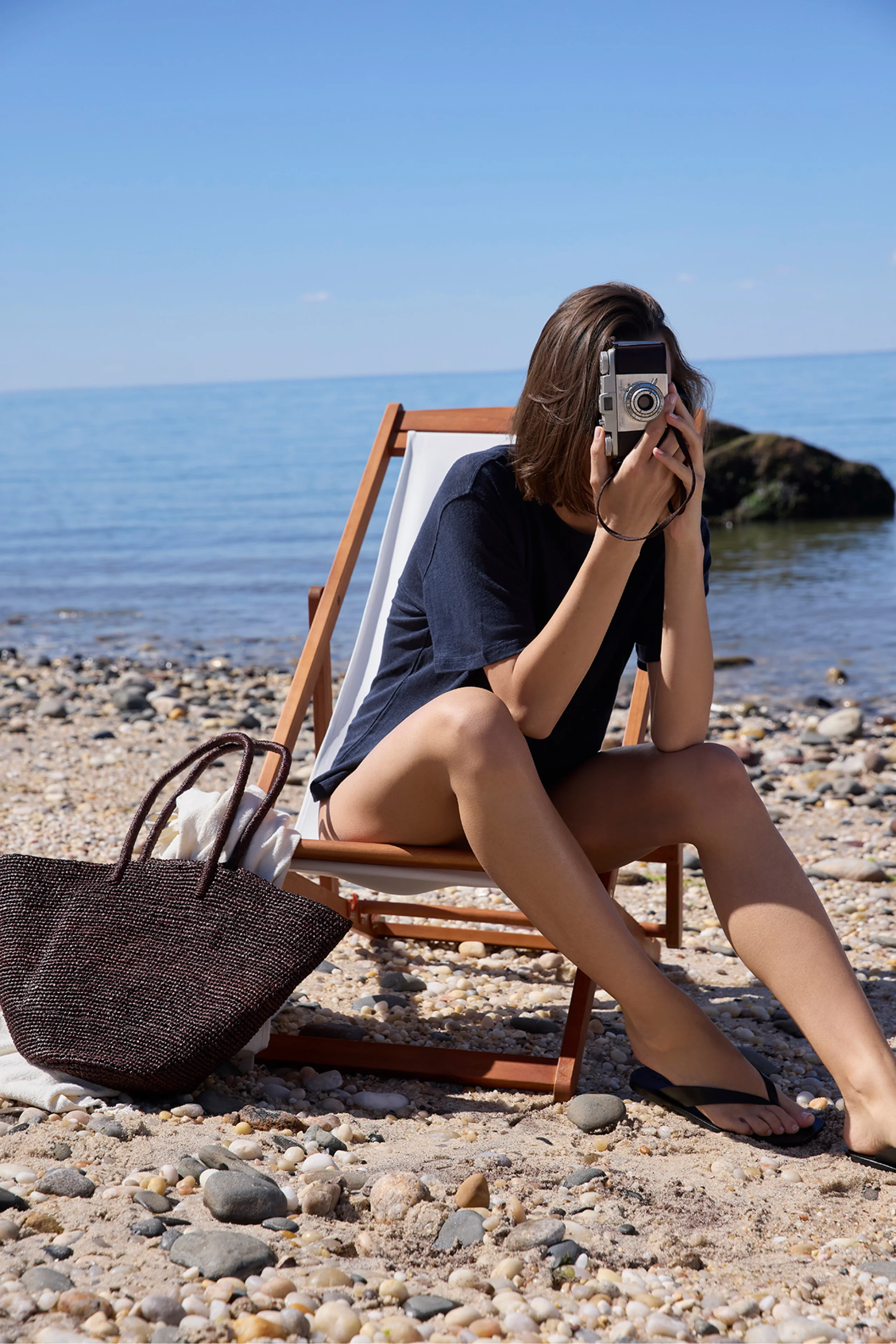 The Linen Perfect Tee in Navy - Image 5