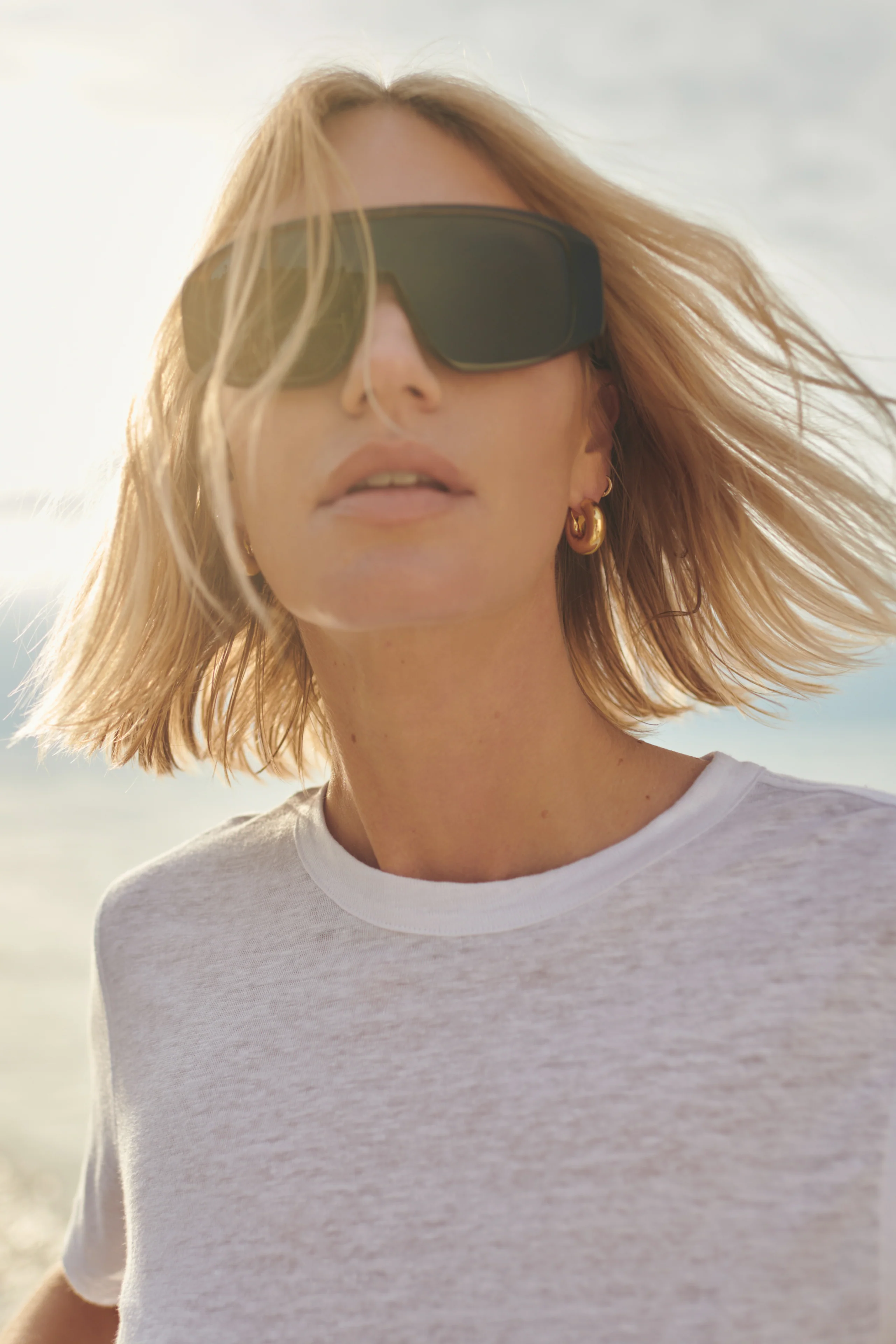 The Linen Perfect Tee in White - Image 3