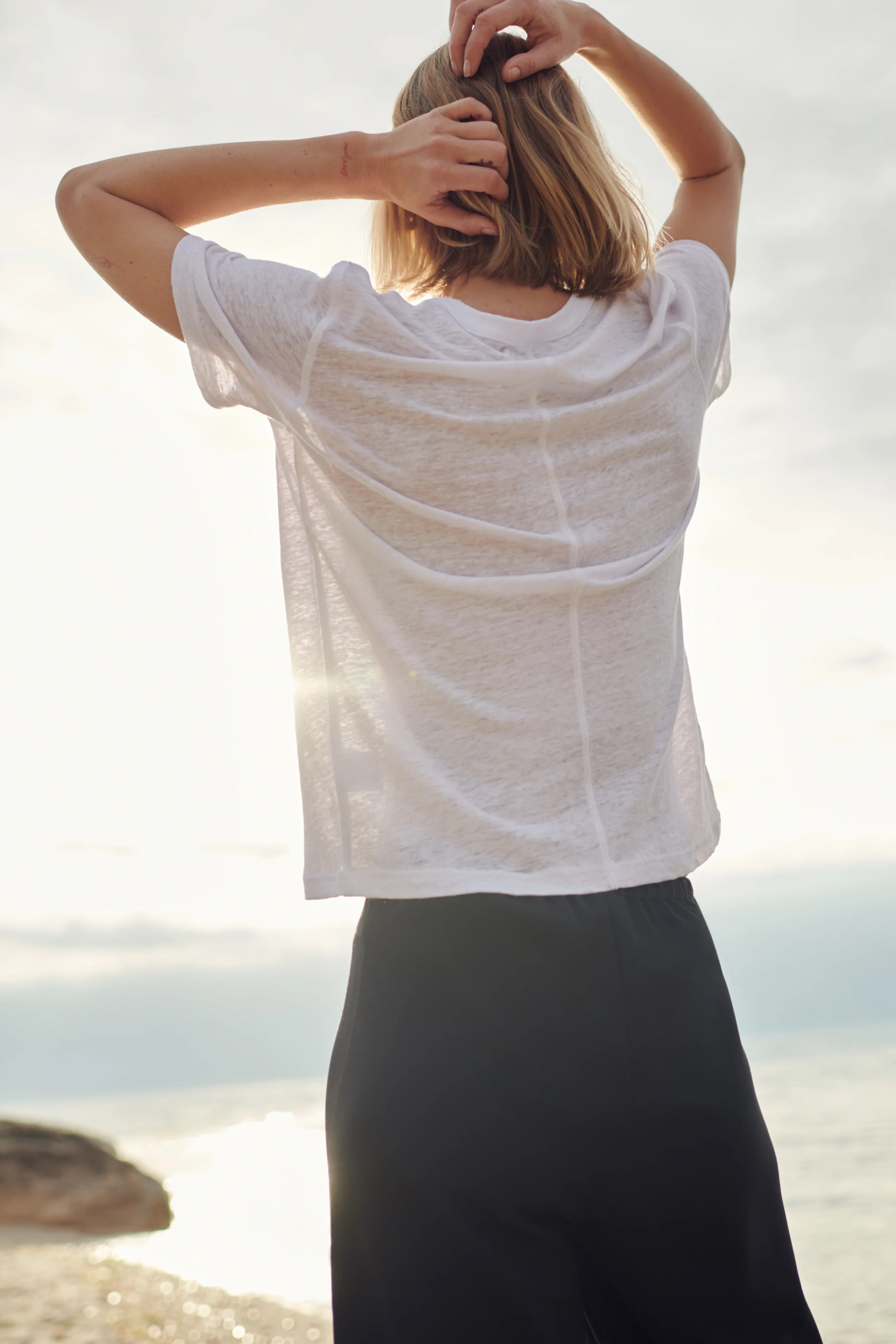 The Linen Perfect Tee in White - Image 5