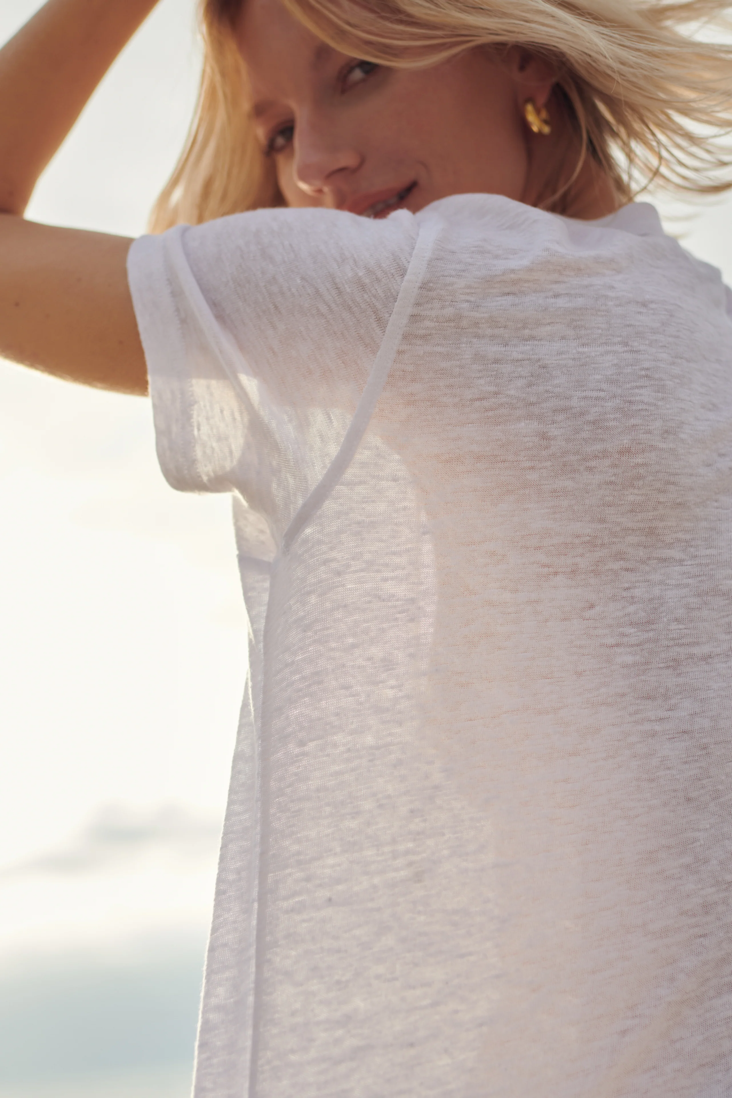 The Linen Perfect Tee in White - Image 6
