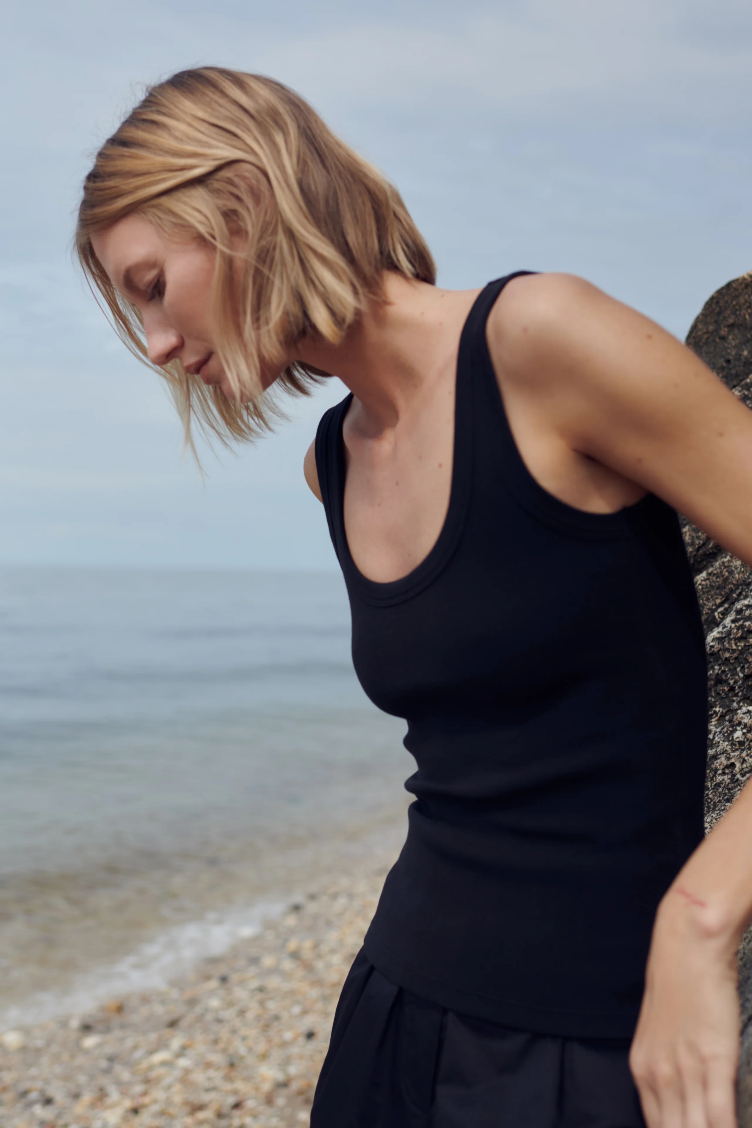 The Scoop It Up Tank in Black - Image 4