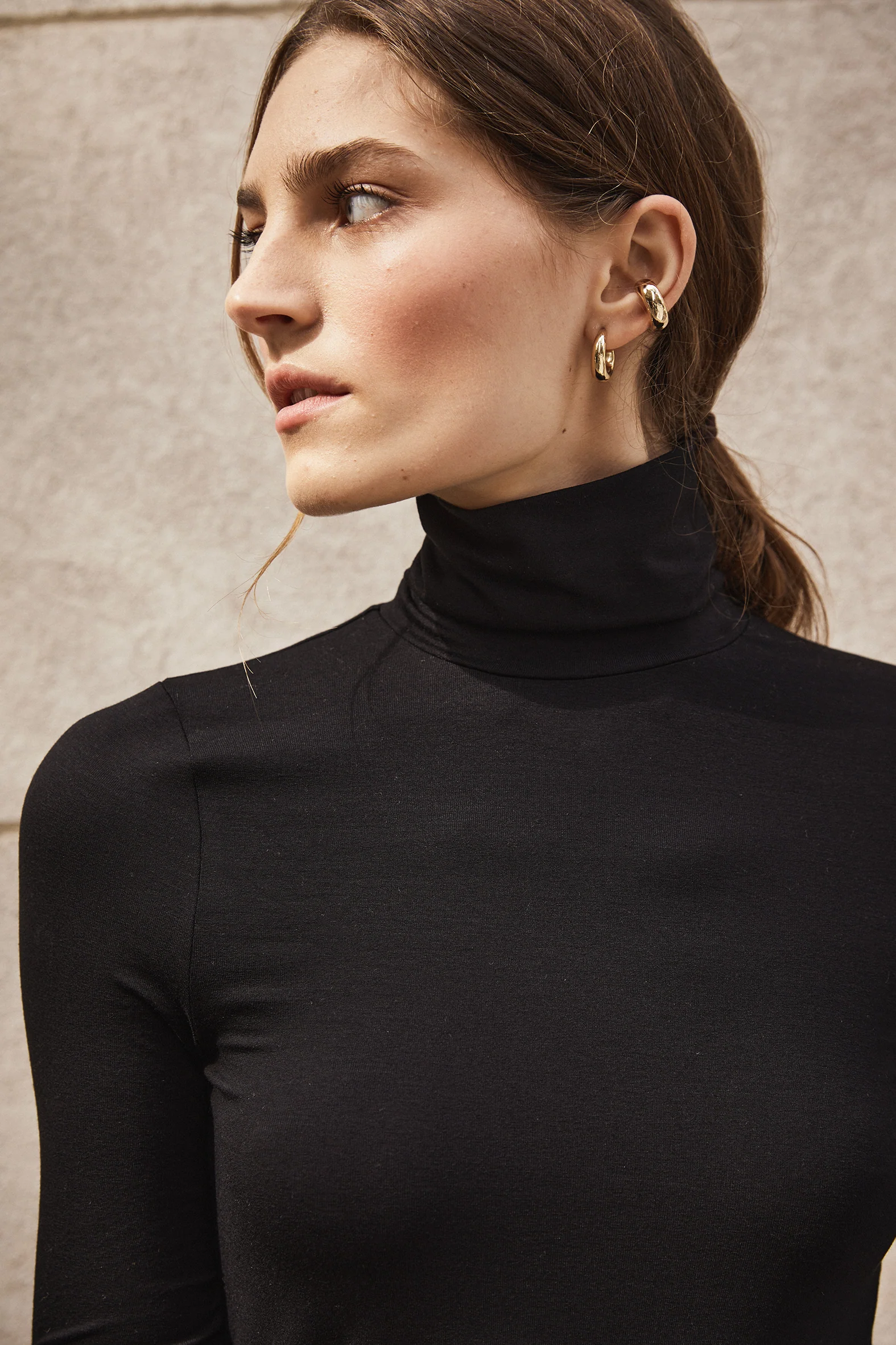 The Turtleneck in Black - Image 3