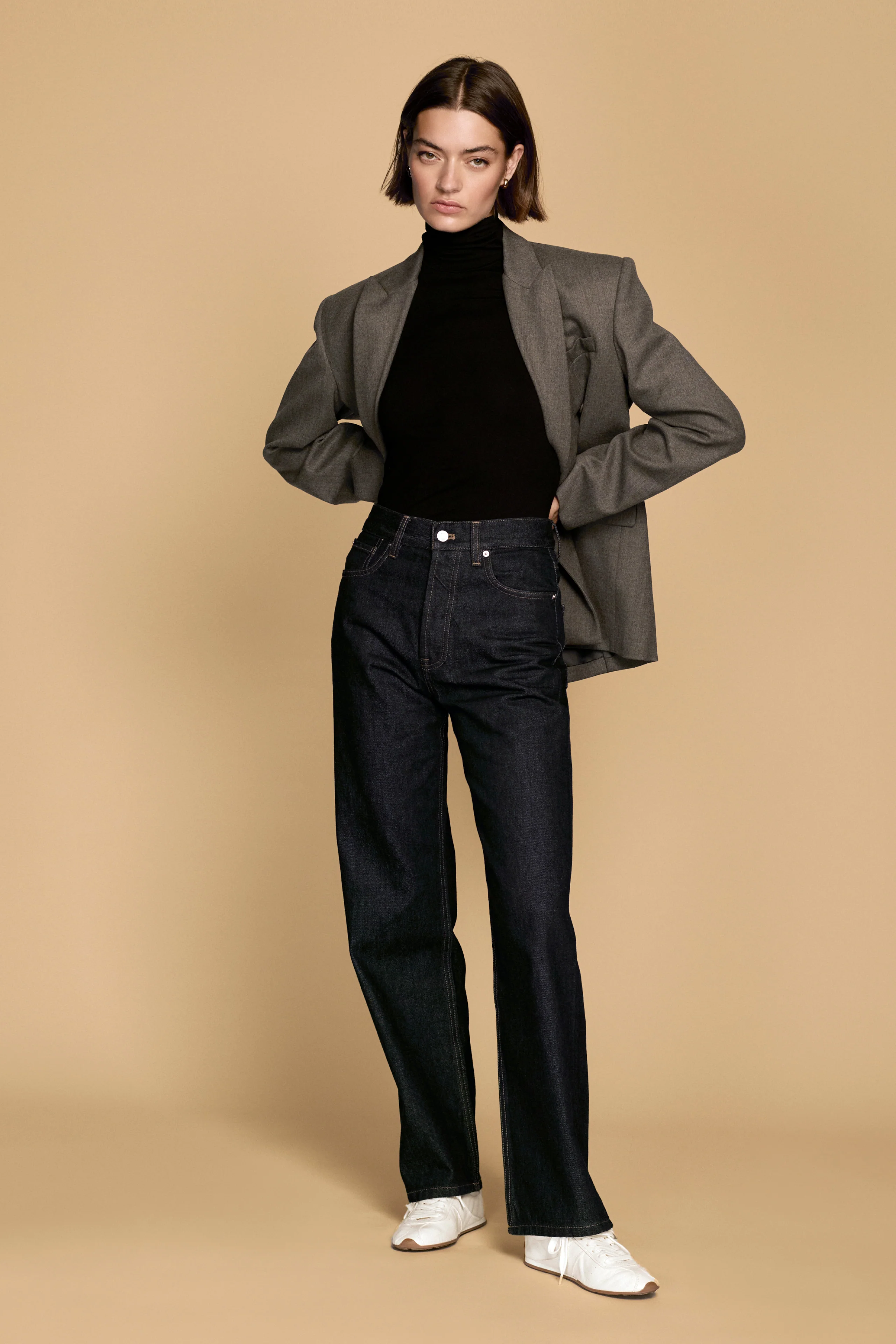 The Turtleneck in Black - Image 4