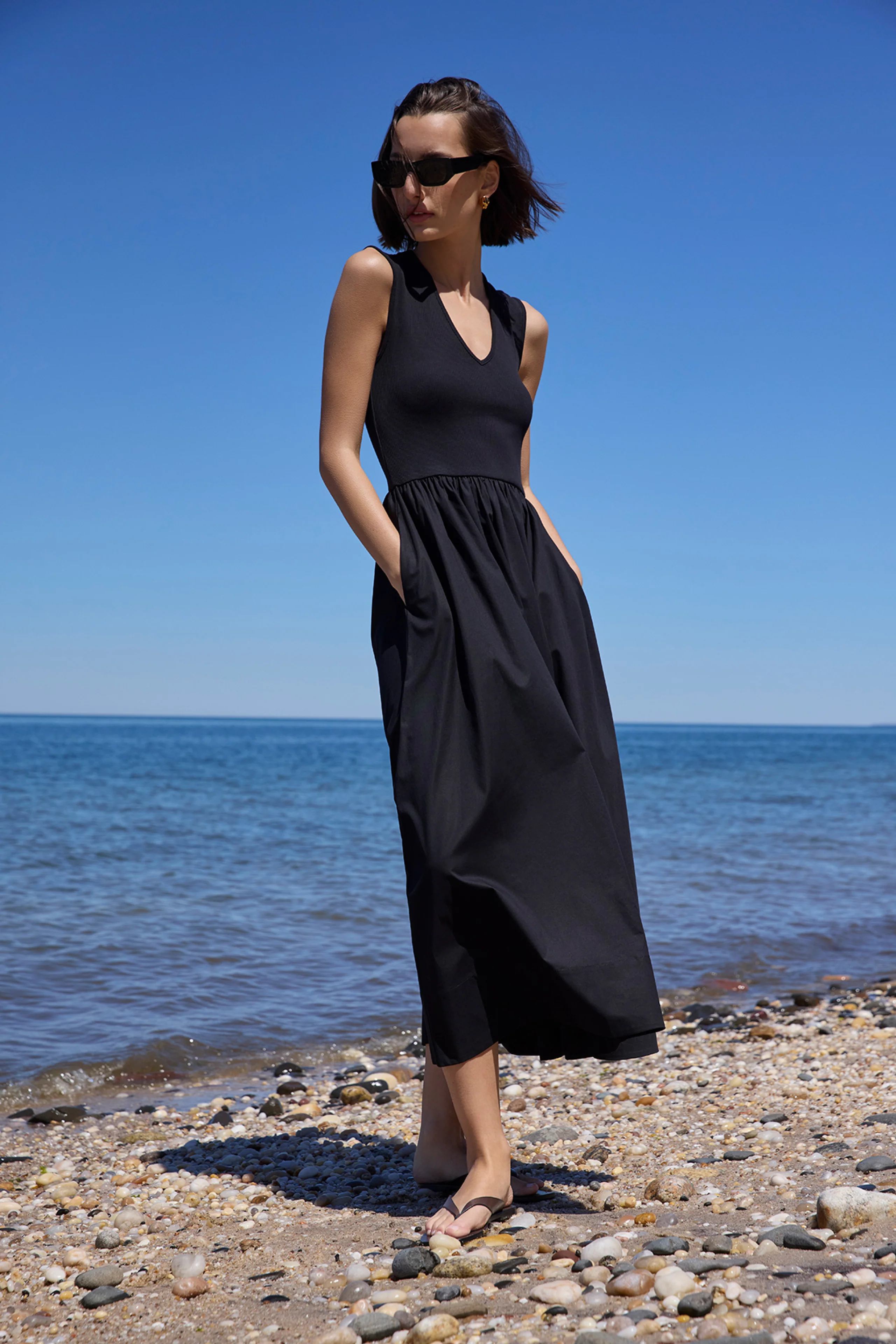 The V-Neck RSVP in Black - Image 5